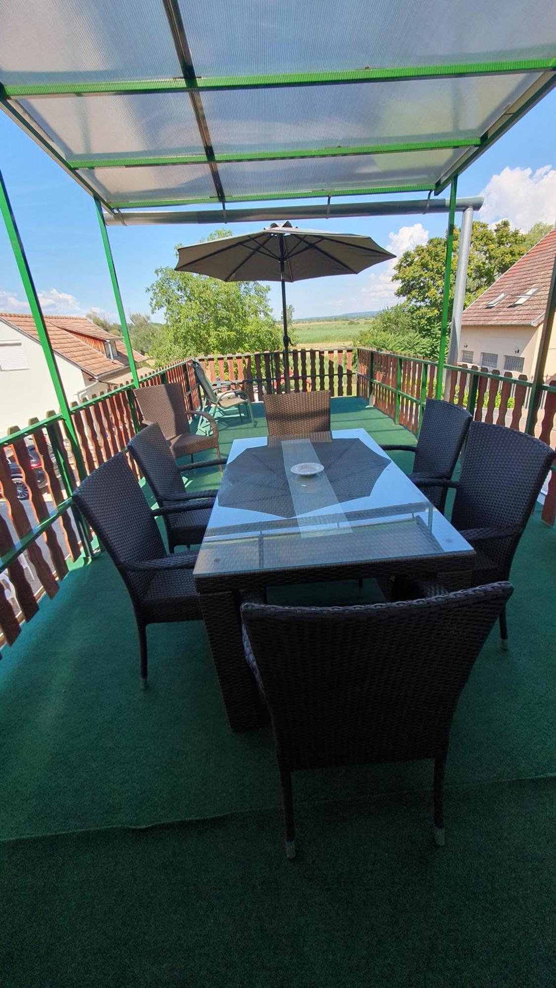 Berbe Apartman Balatonlelle Zewnętrze zdjęcie
