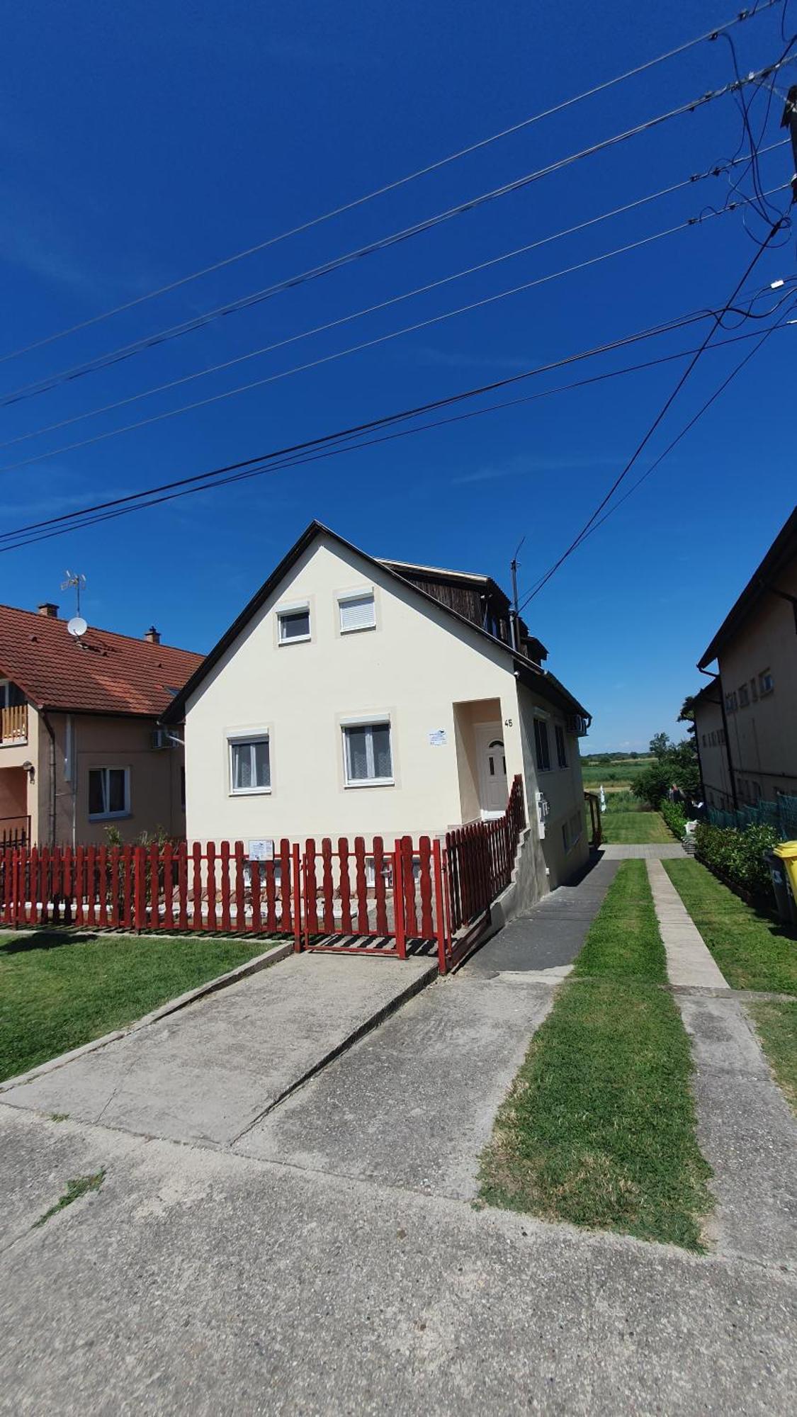 Berbe Apartman Balatonlelle Zewnętrze zdjęcie